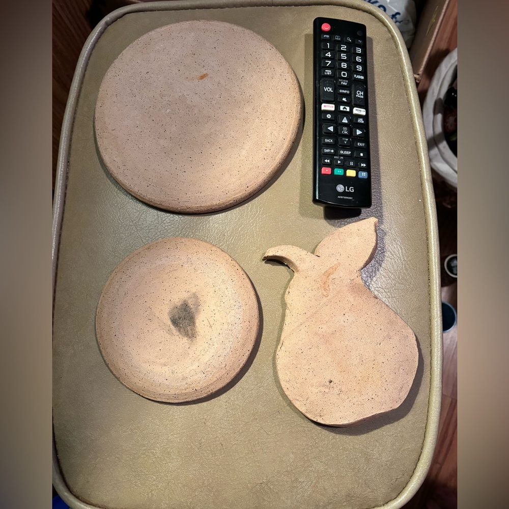 3 RUSTIC PRIMITIVE SPECKLED PLATES , & Spoon Rest.Contemporary Handmade. - Picture 6 of 6